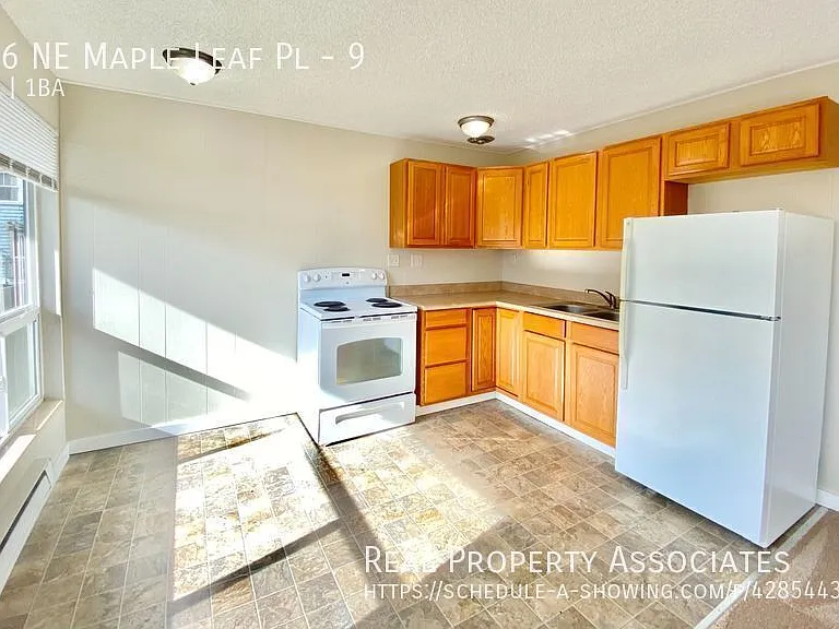 416 NE Maple Leaf Pl #9 — Photo 2
