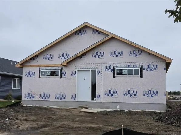 2119 Lunden St, Saint Peter, MN 56082