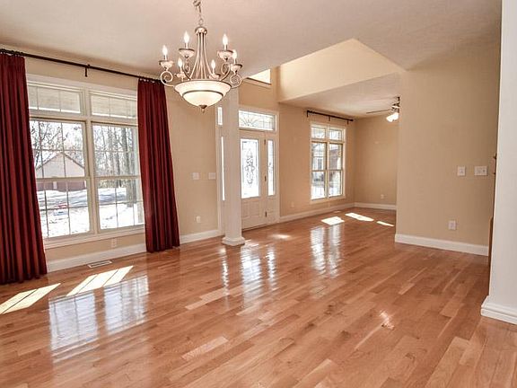 3rd image of 3901 E Breckenmore Dr