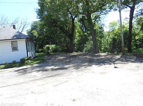 2nd image of 692 Maiden Ln
