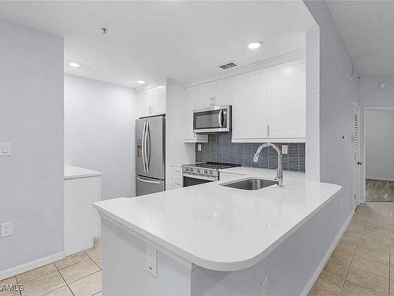 3rd image of 15440 Bellamar Cir APT 2916