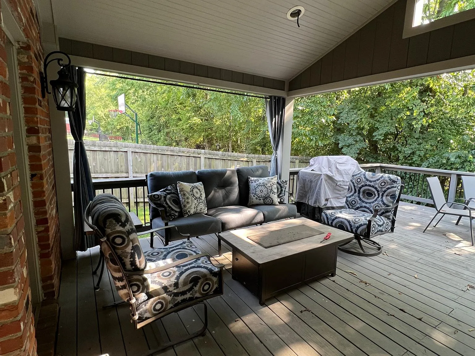 4 bed, 2.5 bath, 3100 sqft, $4,500 — Photo 4