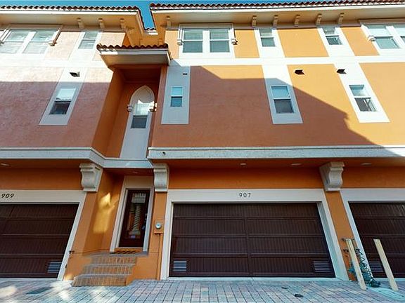 3rd image of 907 Villa Venicia Way