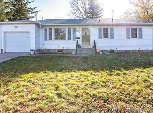 902 Kingham Dr, Cheyenne, WY 82001