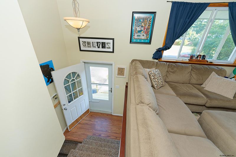 3rd image of 29 WHIPPLETREE Road