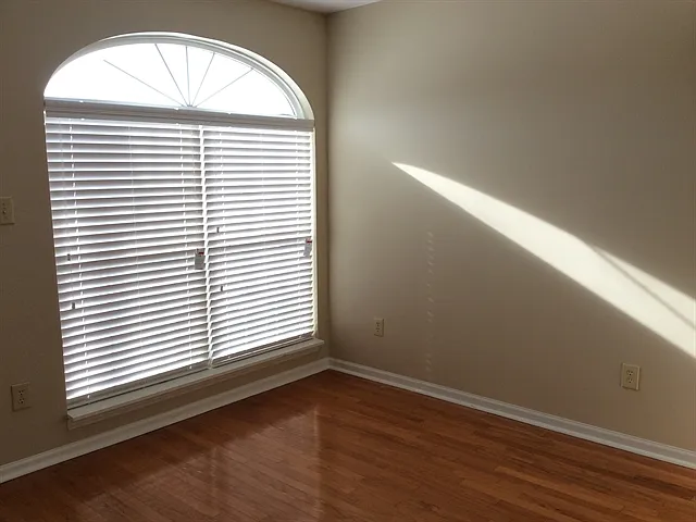 6685 Wimbledon Dr — Photo 5