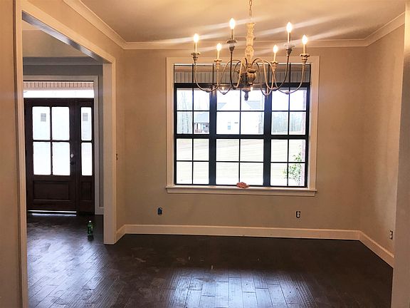 3rd image of 487 Ironwood Dr