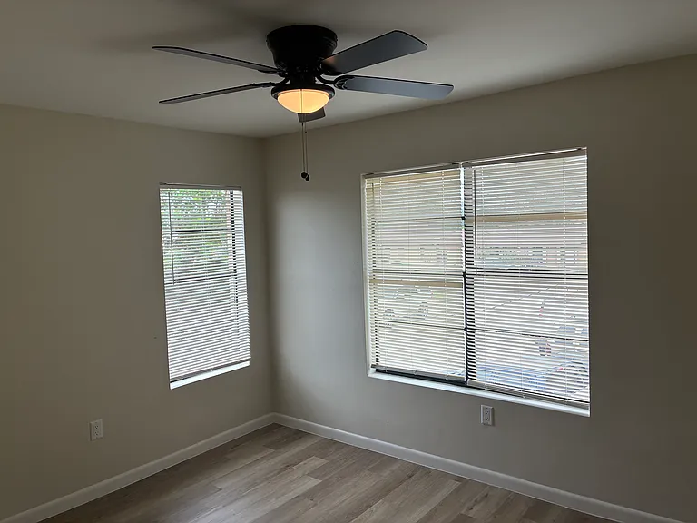 705 E Bustamante St #6 — Photo 8