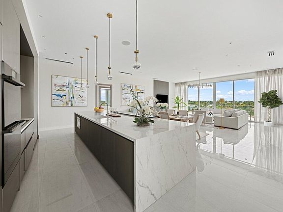 5th image of 246 NE 6th Ave #Penthouse 1