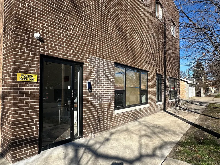 5911 N Northwest Hwy #205 — Photo 17