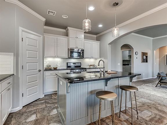 4th image of 18701 Maidstone Ln