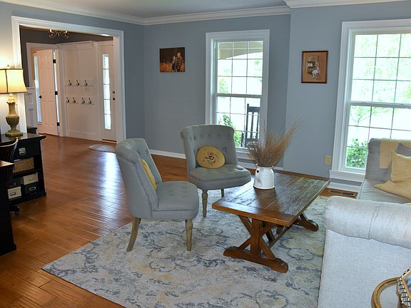 3rd image of 1484 Glenaire Ln