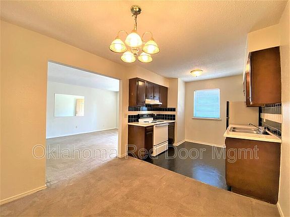 2nd image of 3037 N Rockwell Ave