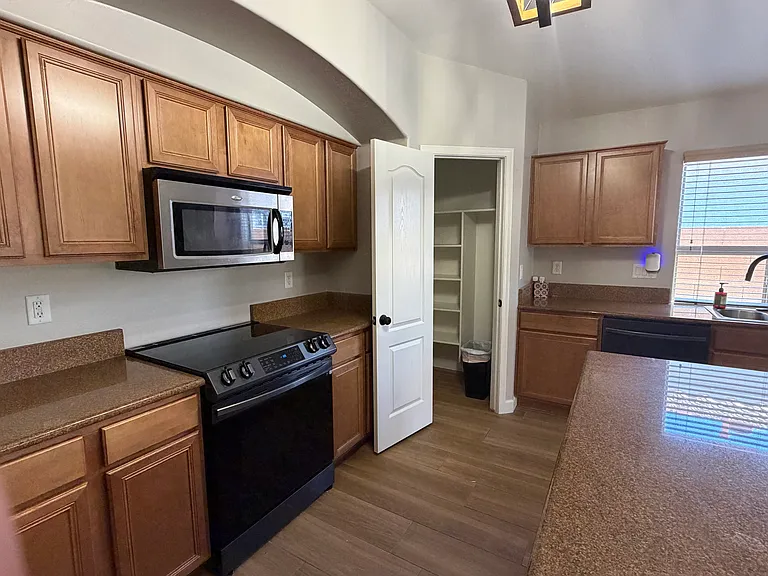 671 E Baker Dr — Photo 4
