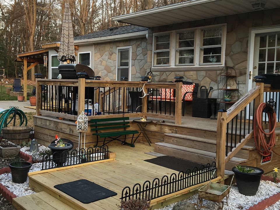 Kitchen grilling deck