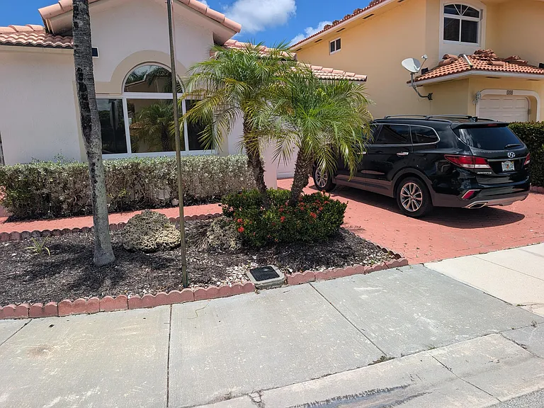 128 Danielle Ct — Photo 2