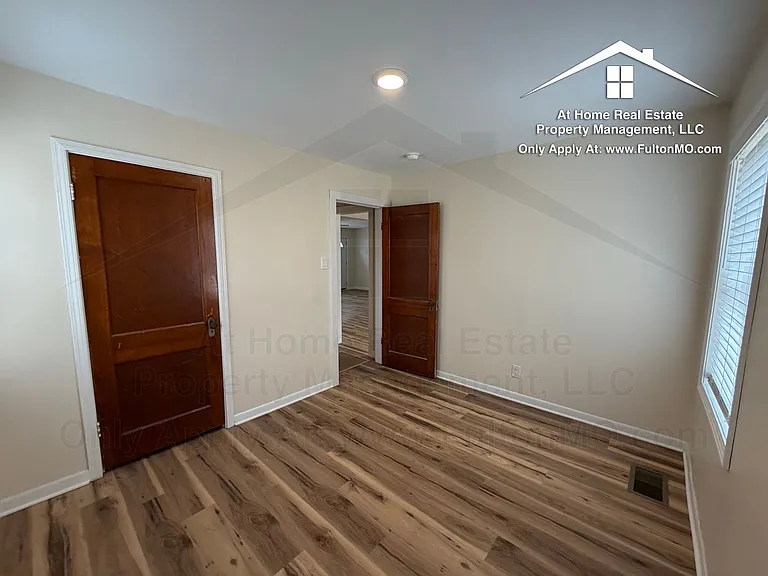703 W 7th St — Photo 28