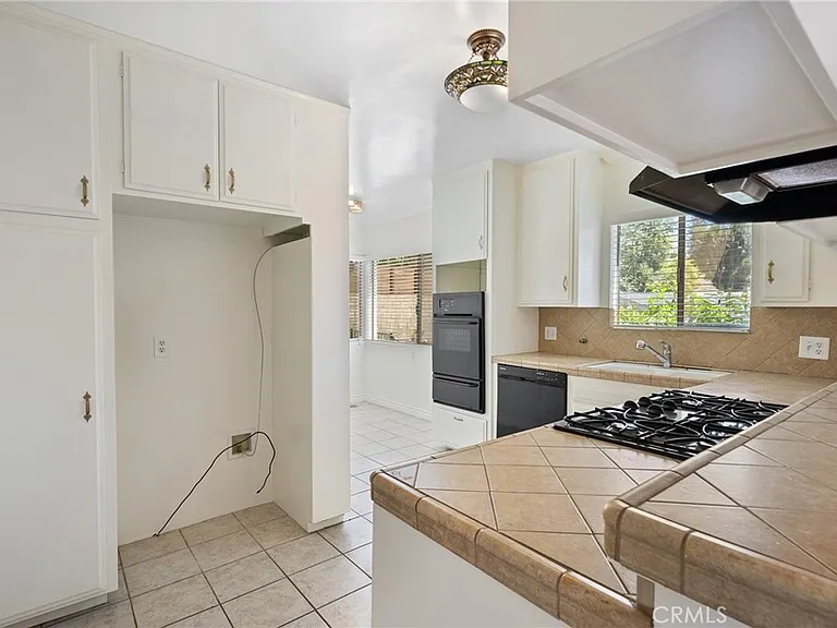 21816 Providencia St — Photo 21