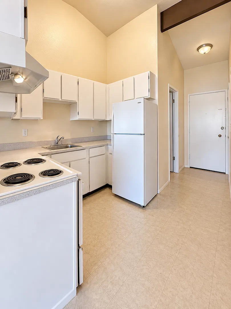 Save $600! Bright 1br Near Green Lake & Northgate Ends Oct 19 — Photo 3