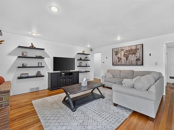 5th image of 5714 W 77th Ter