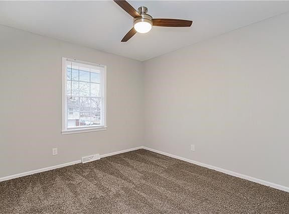 3rd image of 104 S Paul Dr