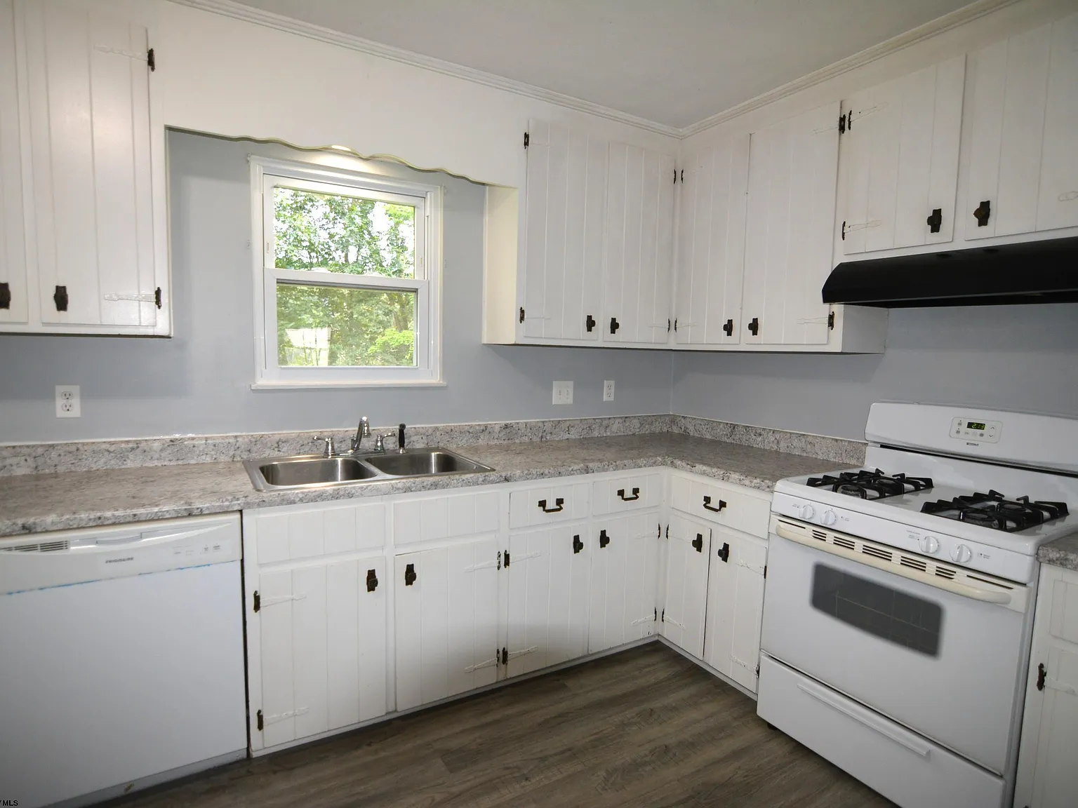 4 bed, 1.5 bath, $1,700 — Photo 4