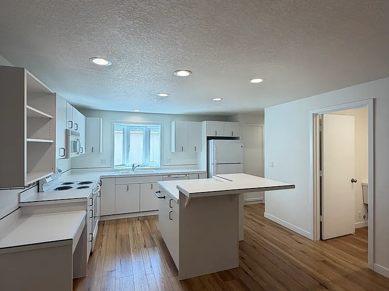 1050 NE Butler Market Rd #20 — Photo 8