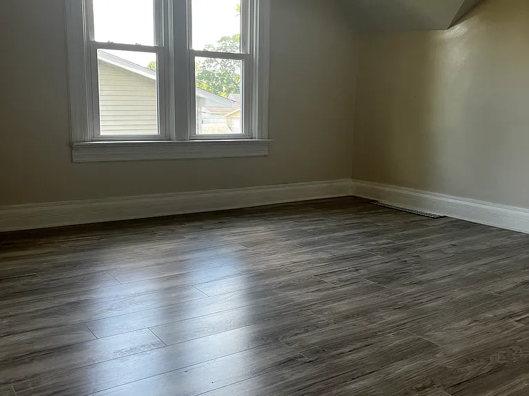 Upstairs Bedroom 1