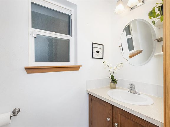 5th image of 2219 SE Abernathy Ct