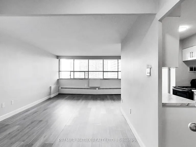 65 Thorncliffe Park Dr #907 — Photo 23