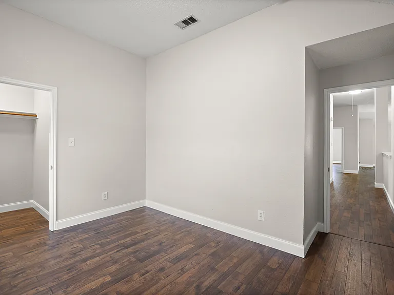 2318 Hillgrove Ct — Photo 33