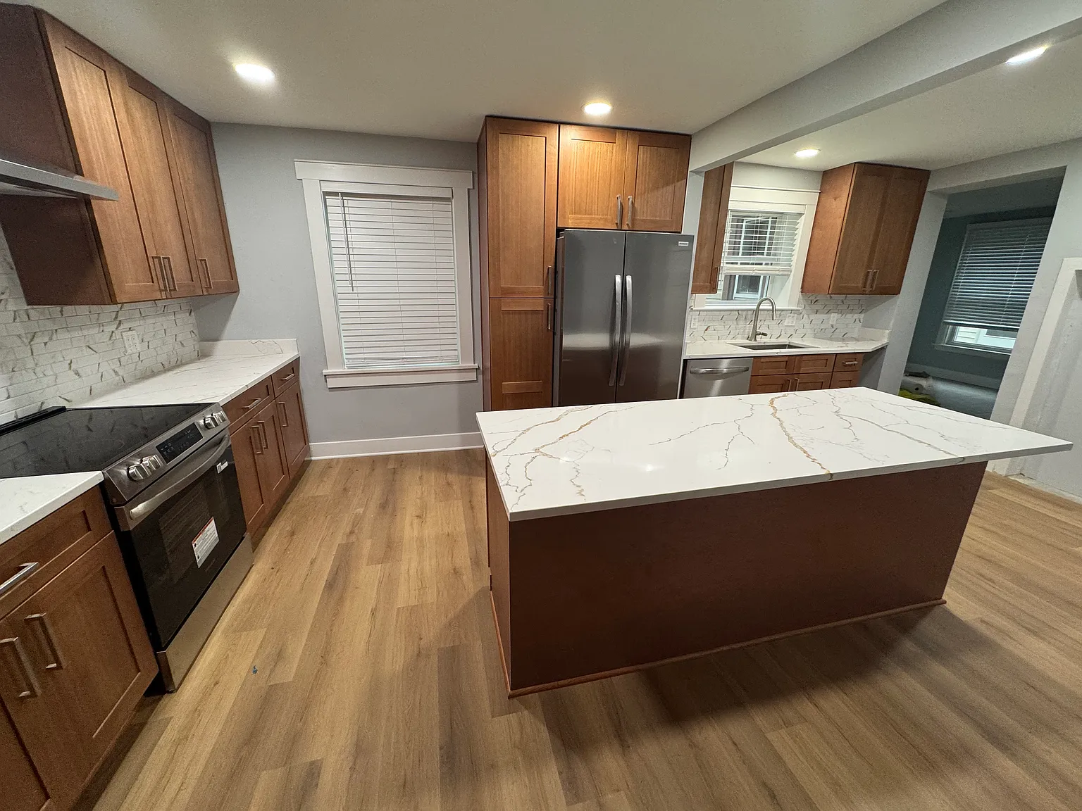 3 bed, 1.5 bath, 1640 sqft, $2,000 — Photo 3
