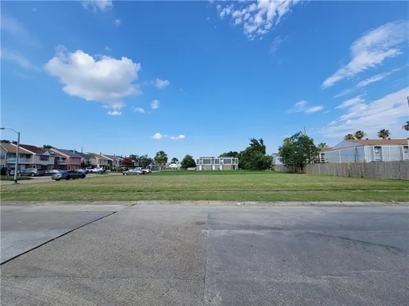 1561 Kings Rd, Harvey, LA 70058