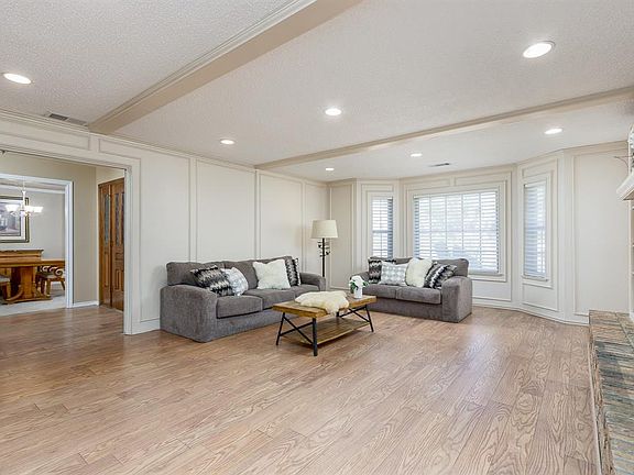 4th image of 3204 Overland Dr