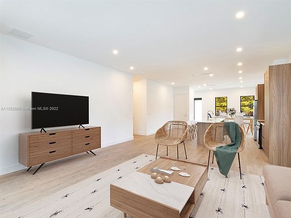 5th image of 1528 SW 32nd St #0