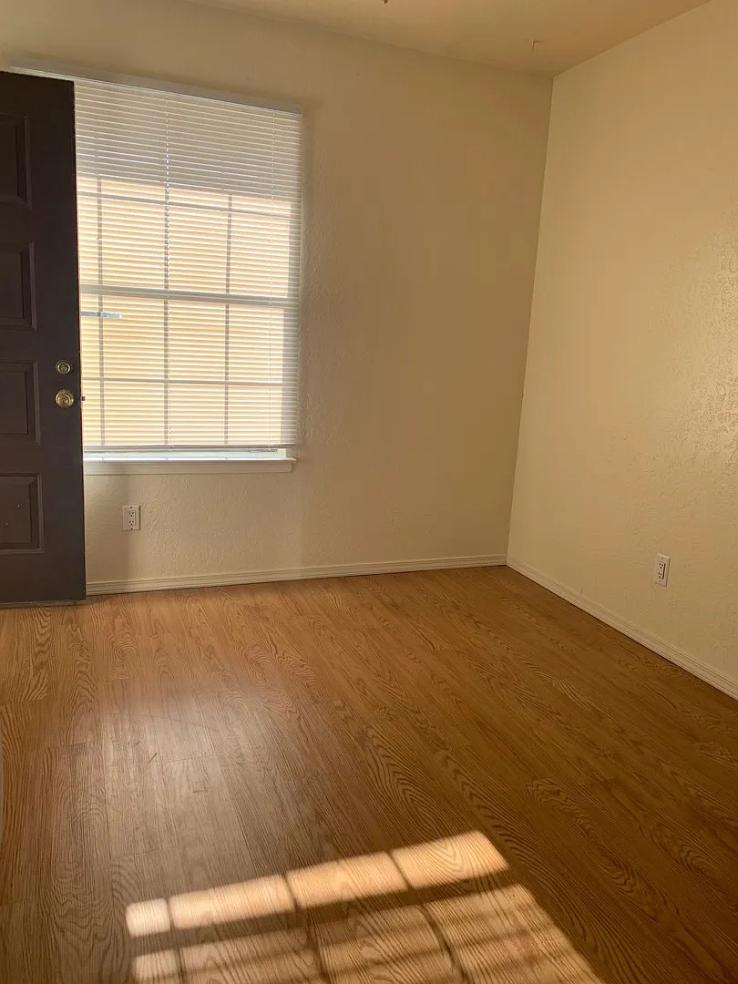 1011 Meadowlark Court — Photo 3