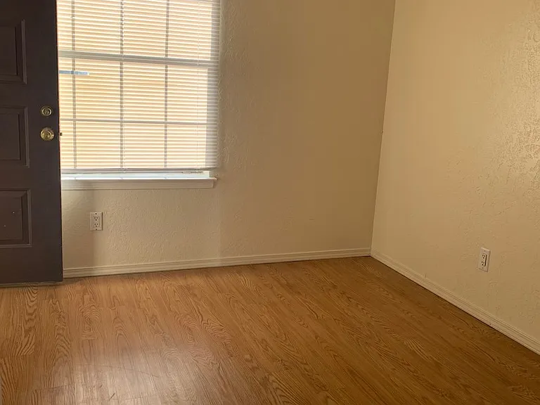 1011 Meadowlark Ct SE — Photo 3