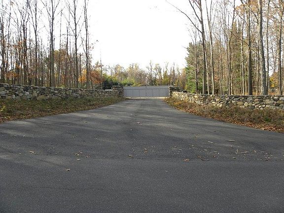 Back Gate of Chestnut Woods