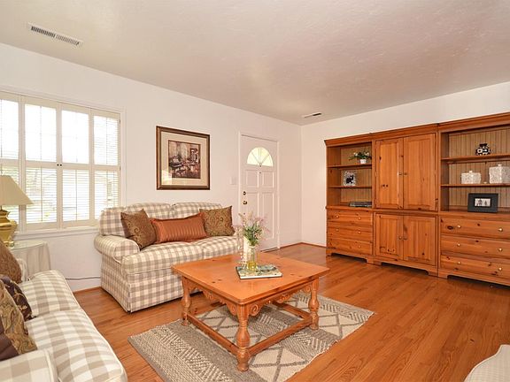 3rd image of 1535 Shady Glen Ave