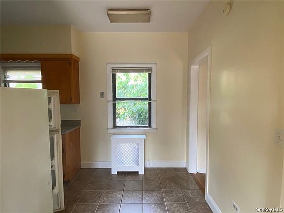 4th image of 176 Colonial Pkwy APT 2N