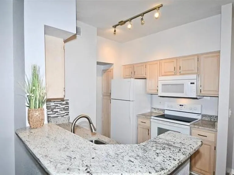 23500 Walden Center Dr #104 — Photo 6