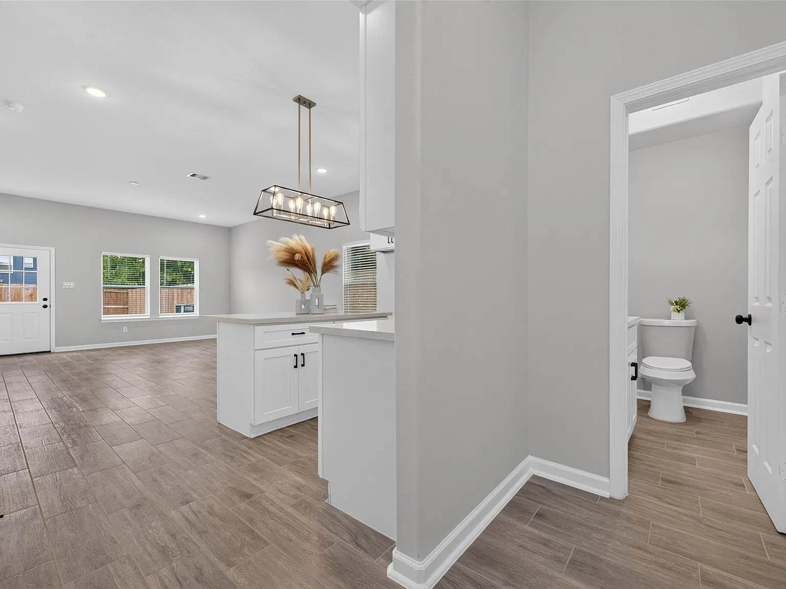 3 bed, 2.5 bath, 1710 sqft, $1,998 — Photo 4