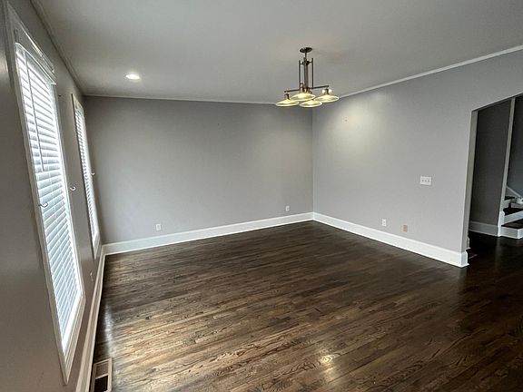 5th image of 2212 Ewell Park Dr