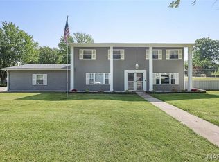 5907 Deer Trl, Godfrey, IL 62035