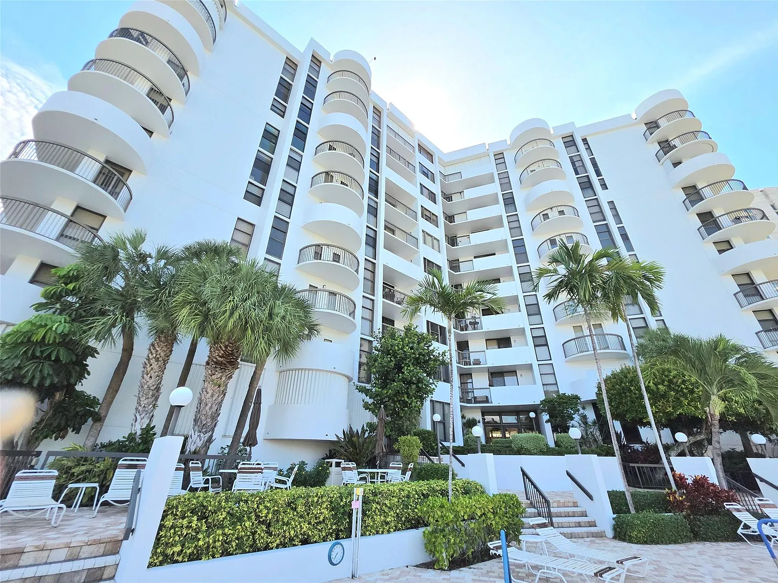 2 bed, 2.0 bath, 1570 sqft, $5,000 — Photo 4