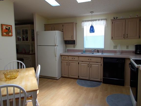 4th image of 2120 Hollowridge Dr