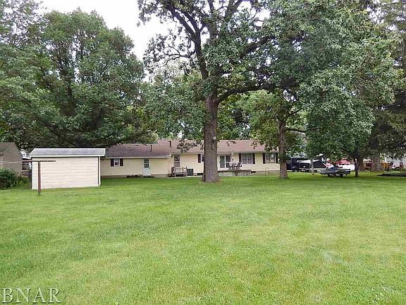 3rd image of 820 E High St