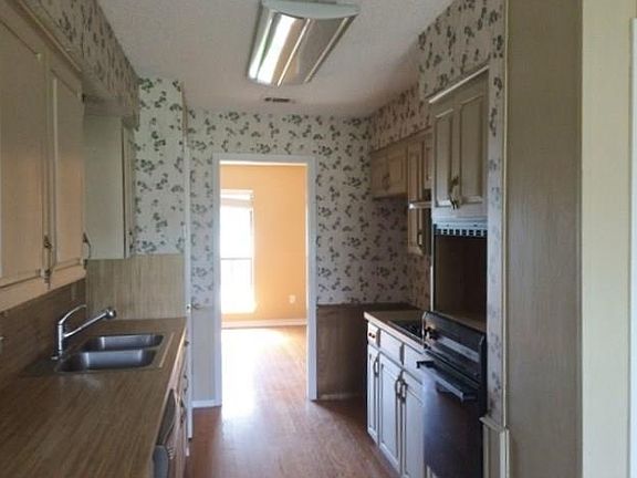 5th image of 3412 Sunset Oaks St