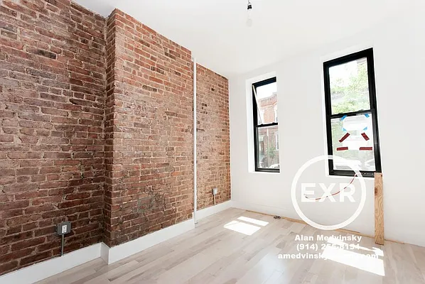 Rented by EXR | media 18