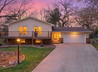 7132 Coachwood Cir, Woodbury, MN 55125